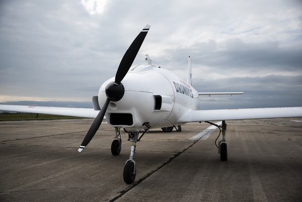 ドロナミックスの貨物ドローン「ブラックスワン」が初飛行 - ドローン