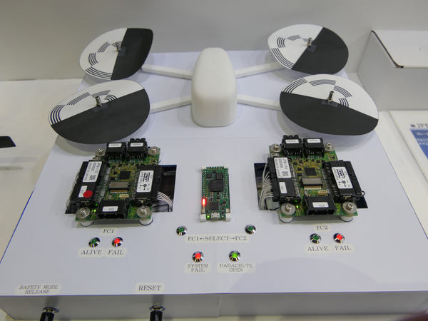 日本航空電子工業、航空機技術を応用したドローン用フライトコントローラーを披露 - ドローンジャーナル