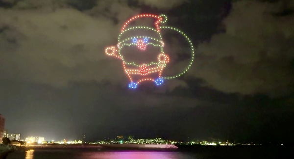ドローン　クリスマス限定　アクセサリーキット　サンタクロース　DJI ホリデー　SPARK 横浜市】夜空に浮かび上がるサンタと乾杯！ コカ・コーラ クリスマス