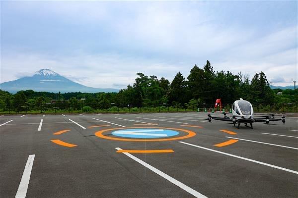 写真:富士山を背景にしたバーティポート、空飛ぶクルマ