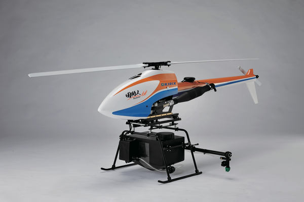 写真：農業用ドローンヘリ「田助人（Tasketto）」