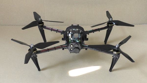 写真：開発者用ドローンモデル機