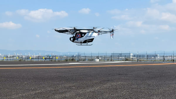 写真：飛行する空飛ぶクルマ