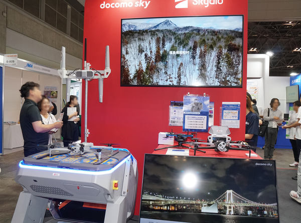 写真:NTTドコモビジネスの展示ブース