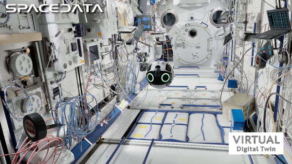 写真：ISSきぼう内に浮かぶ「Int-Ball2」