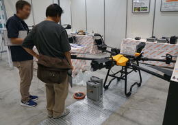 写真：会場に展示されたマゼックス社の「軽助55」