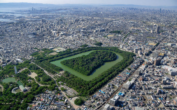 写真：上空から見た仁徳天皇陵