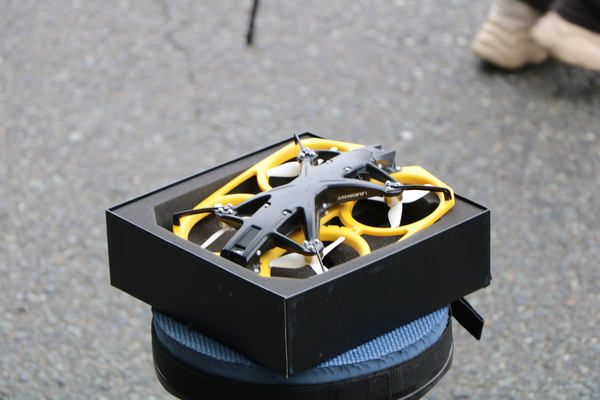 写真：狭小空間点検ドローン「IBIS2」