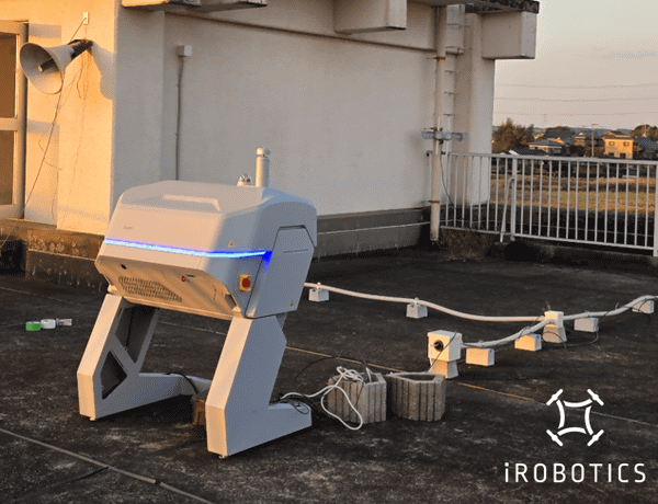 写真：屋外に設置されたSkydio X10ドック