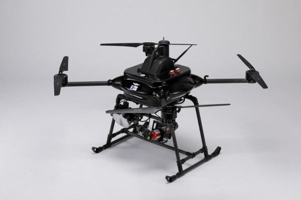 写真：「獣害追い払いドローン」の外観