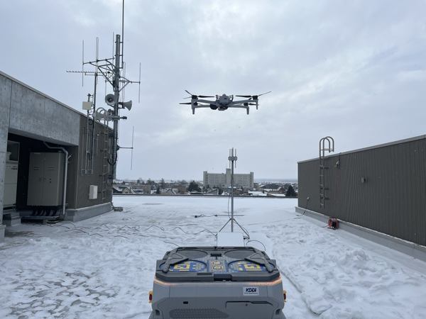 KDDIスマートドローンが北海道新十津川町役場にドローンポートを常設