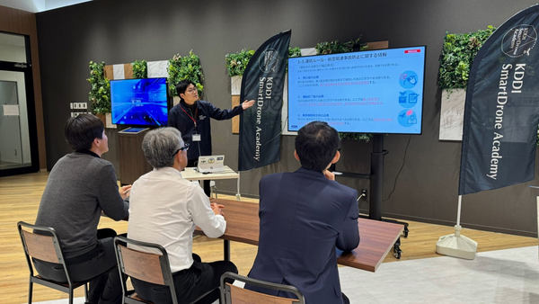 写真：講義を受ける様子