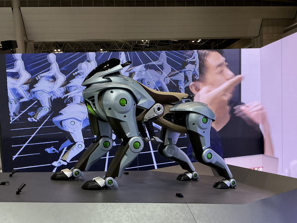 特集】2035年に市販化へ“乗れる四脚ロボット”川崎重工「CORLEO」が現実