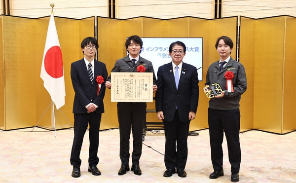 写真：授賞式の様子