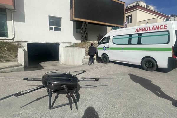 写真:スタンバイするドローン