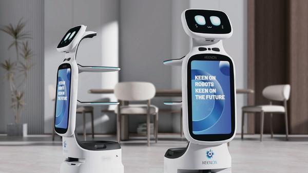 写真：大型サイネージ搭載の小型配膳ロボット「KEENON T11」