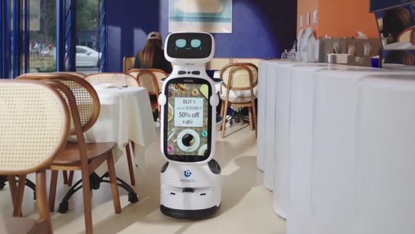 DFA Robotics、大型サイネージ搭載の小型配膳ロボット「KEENON T11