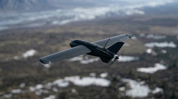 写真：飛行するACM-00 “Kabura”