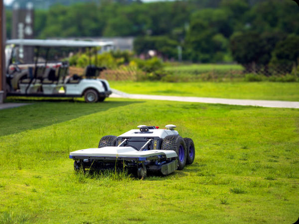 セキド、業務用自動草刈機「PANDAG G1-M1500（RTK）」の国内販売開始