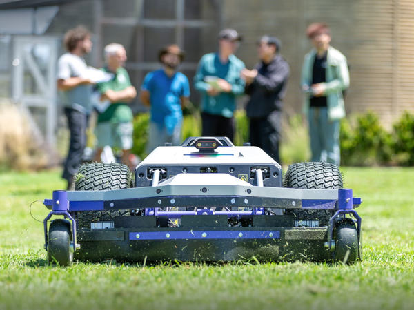 セキド、業務用自動草刈機「PANDAG G1-M1500（RTK）」の国内販売開始