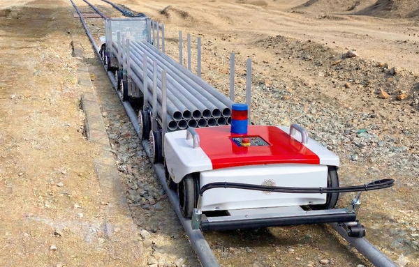 写真：運搬ロボット「運搬トモロボ T-BOX」