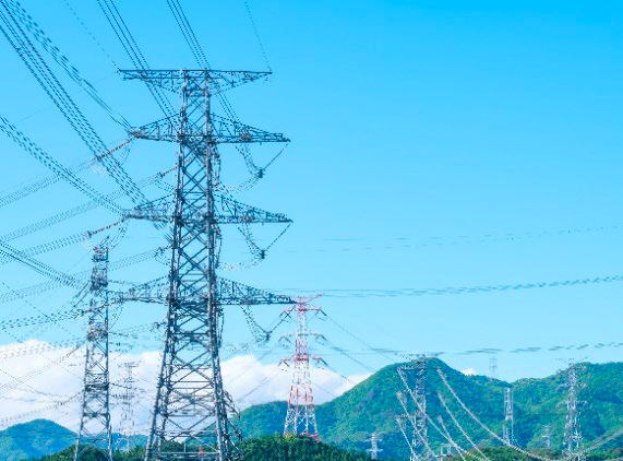 写真：山中の鉄塔