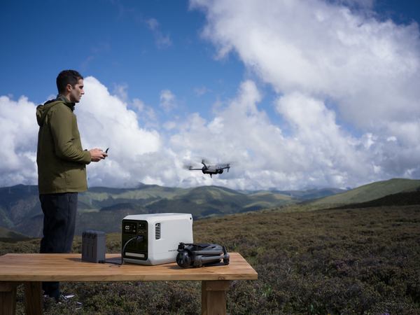 DJI、人気ポータブル電源の日本限定カラー「DJI Power 1000 Mini White
