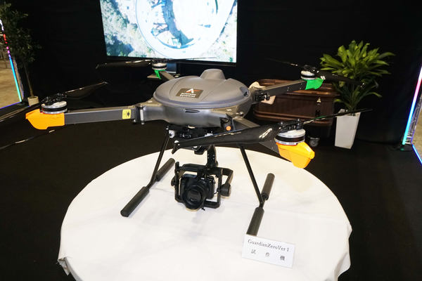写真:展示された「Guardian Zero Ver1」試作機
