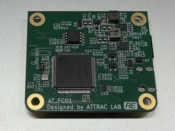 国産小型フライトコントローラー「AT_FC01」(表)