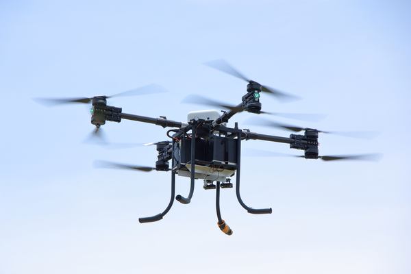 写真：飛行する「ODC-X90」