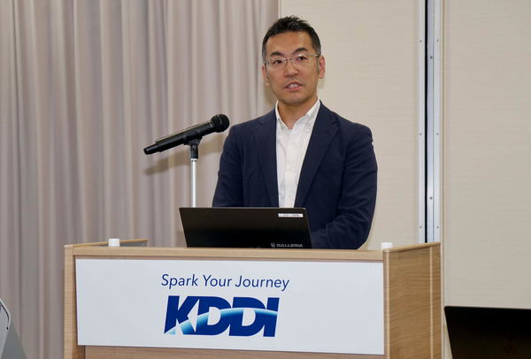 写真：話をする博野氏