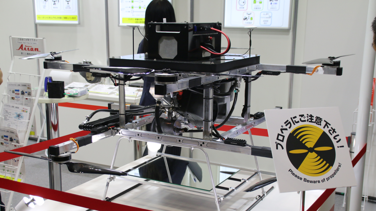 4ストロークエンジンで3時間の飛行を実現したハイブリッド