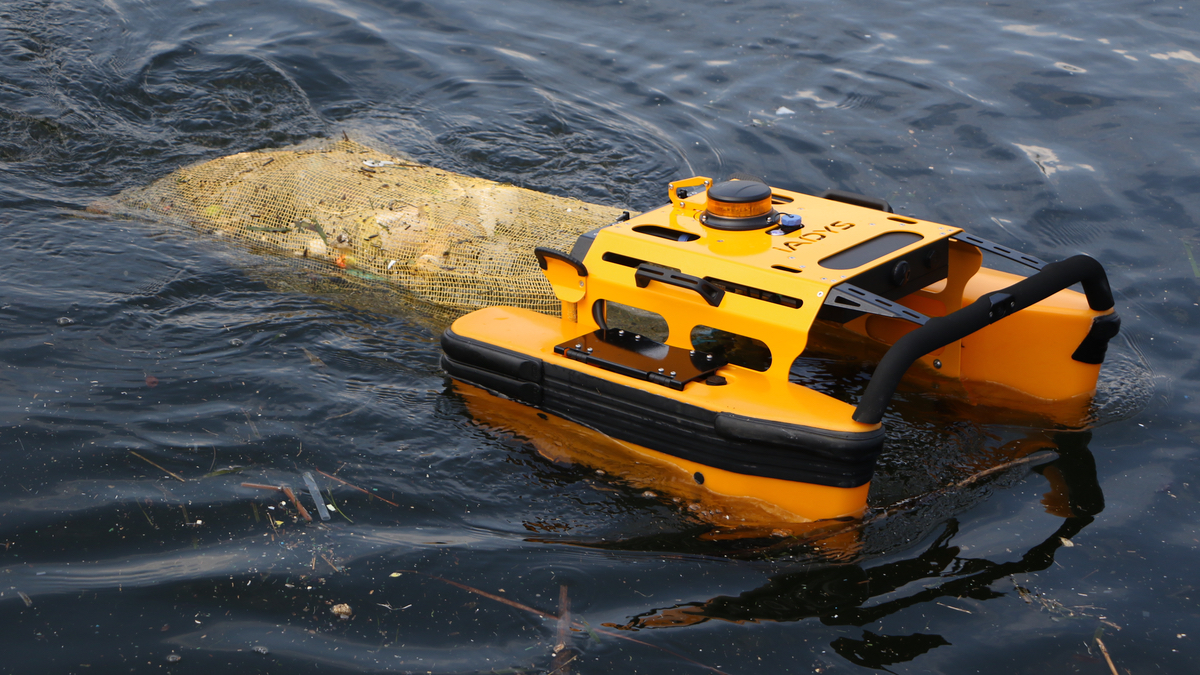 八景島シーパラダイス、ごみ回収ドローン「JELLYFISHBOT」をガイド