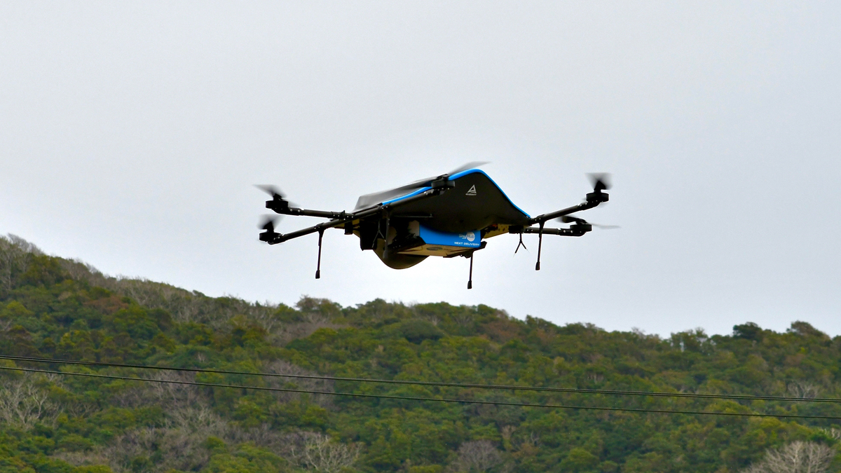出前館など4者、八丈島においてドローンによるフード・日用品の配送