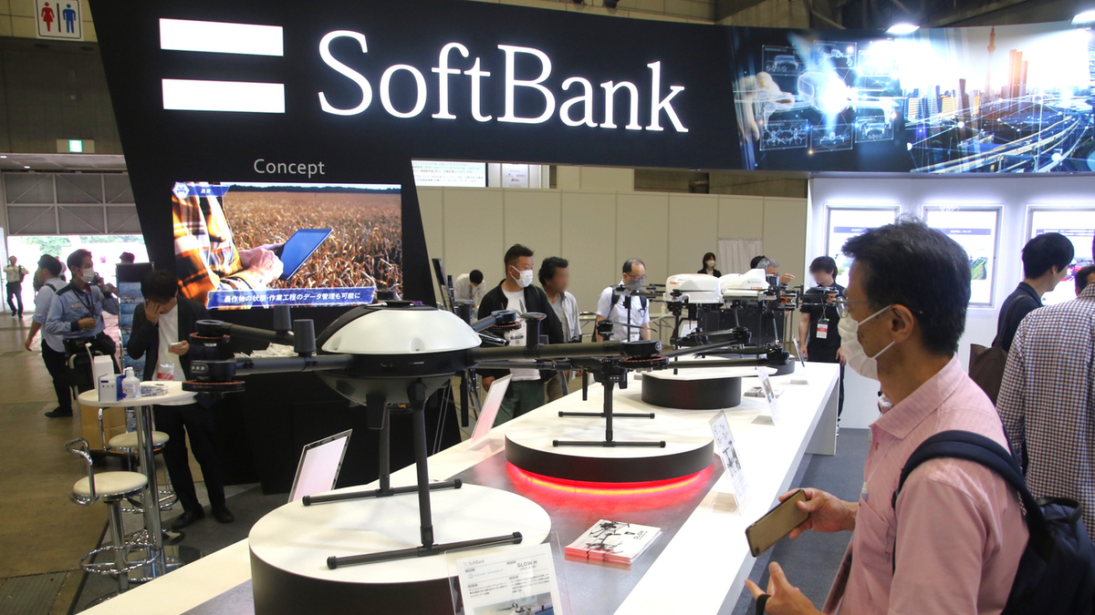ソフトバンクがアミューズワンセルフ社製長時間飛行ドローンなどを初