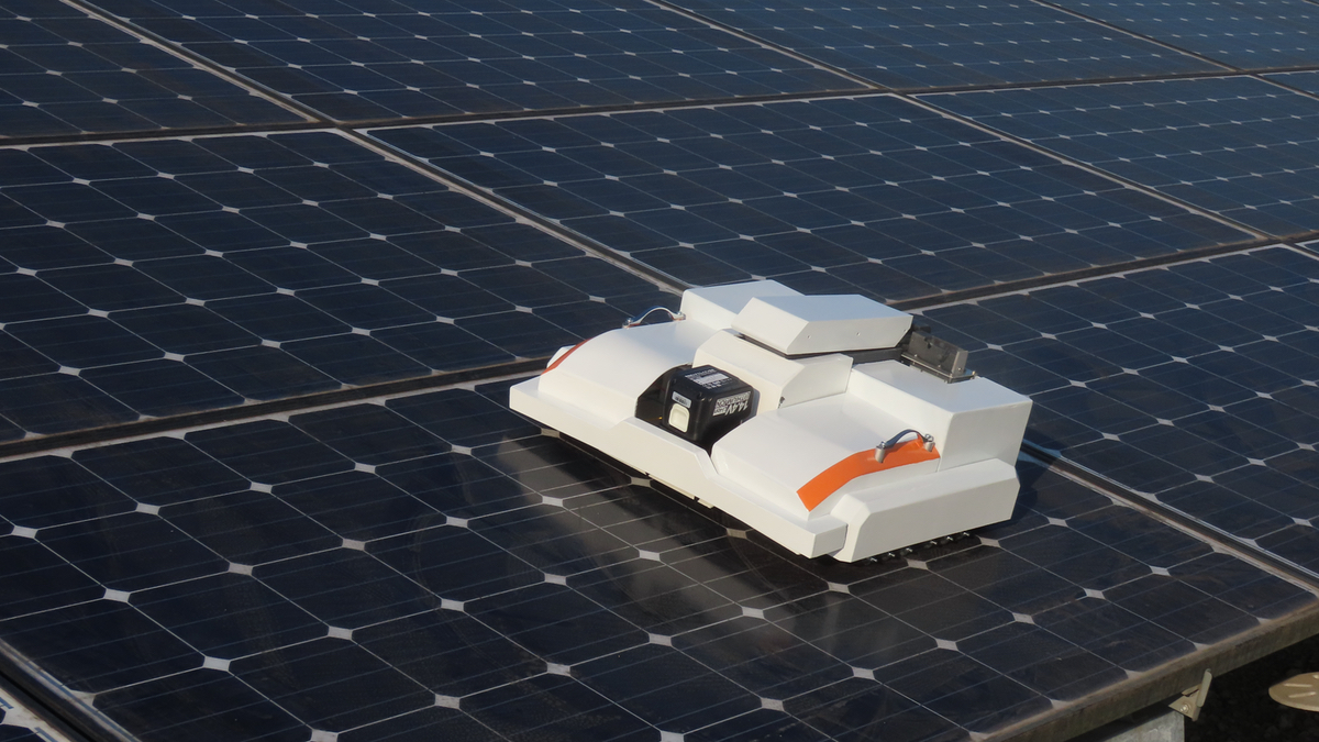ROBOTIX JAPAN、太陽光パネル清掃ロボット「PIBOT」発売 - ドローン