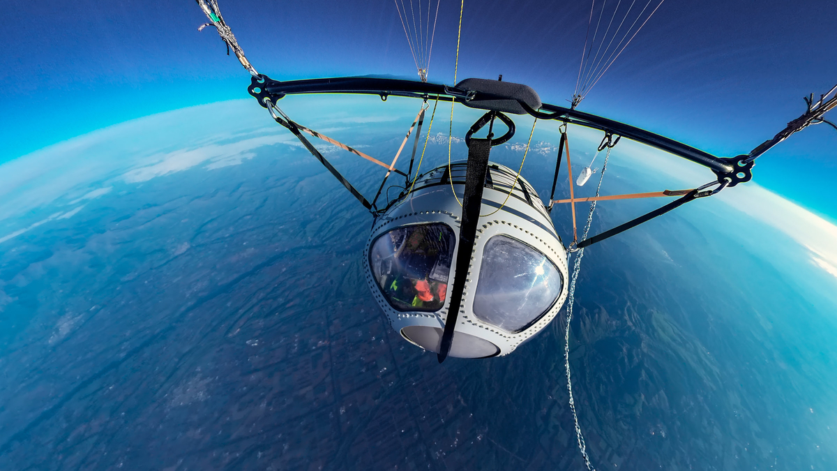 特価！！大型！地球外から飛来した磁気を帯びた神秘の隕石、宇宙の力を