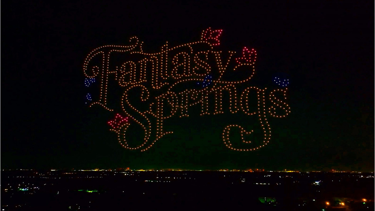 全国の花火大会で「東京ディズニーリゾート・スペシャルドローンショー