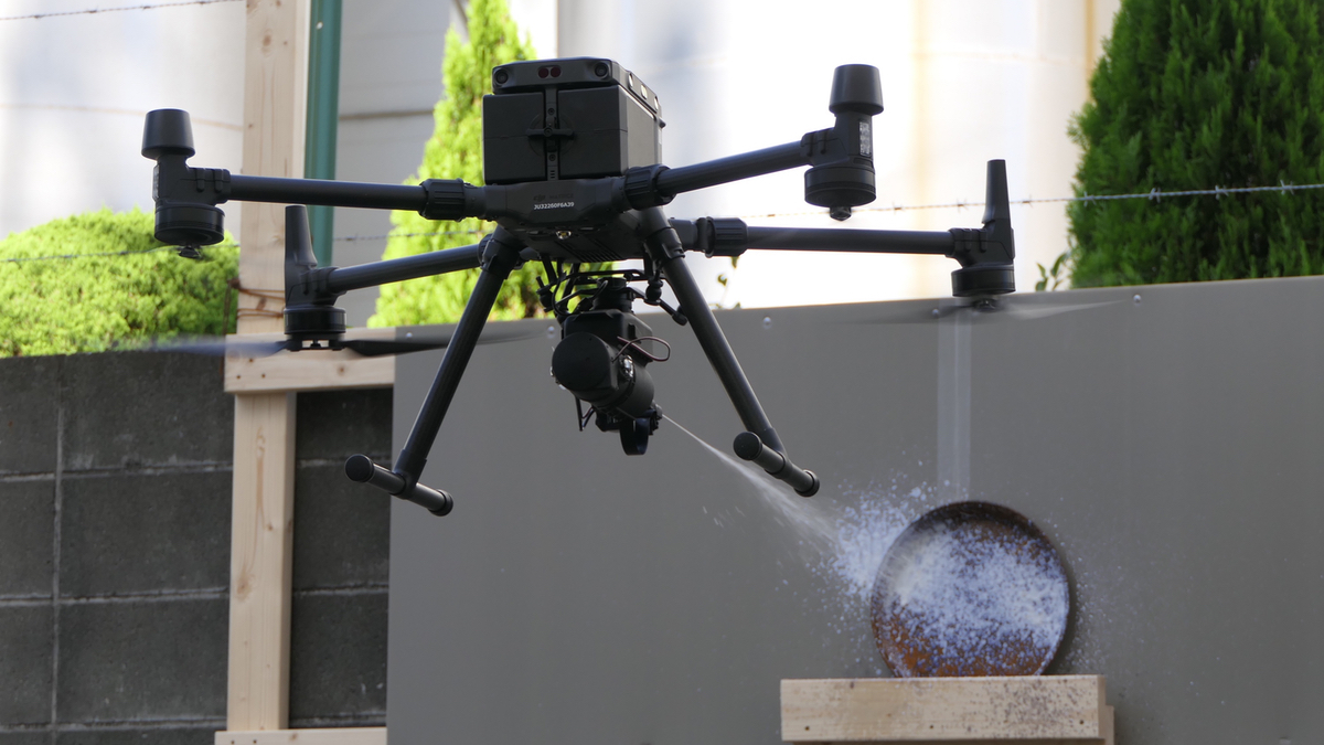 特集】ドローン用スプレー缶噴射装置「SABOT-3」で外壁に直接補修
