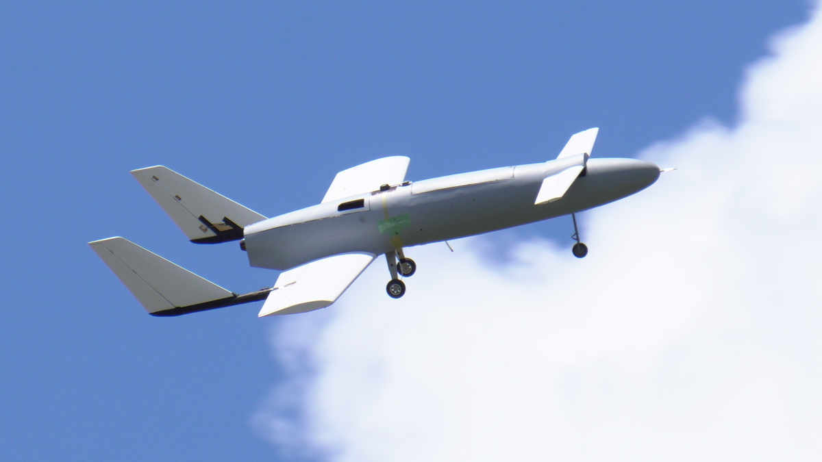 金沢工業大学、ジェットエンジン搭載の固定翼型ドローン「KIT-JET」の