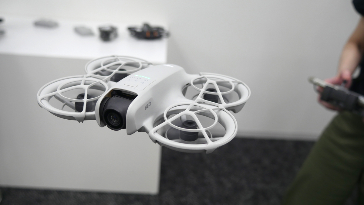DJI Neo登場！音声収録もできるVLOG撮影ドローンは軽量安全×本格撮影