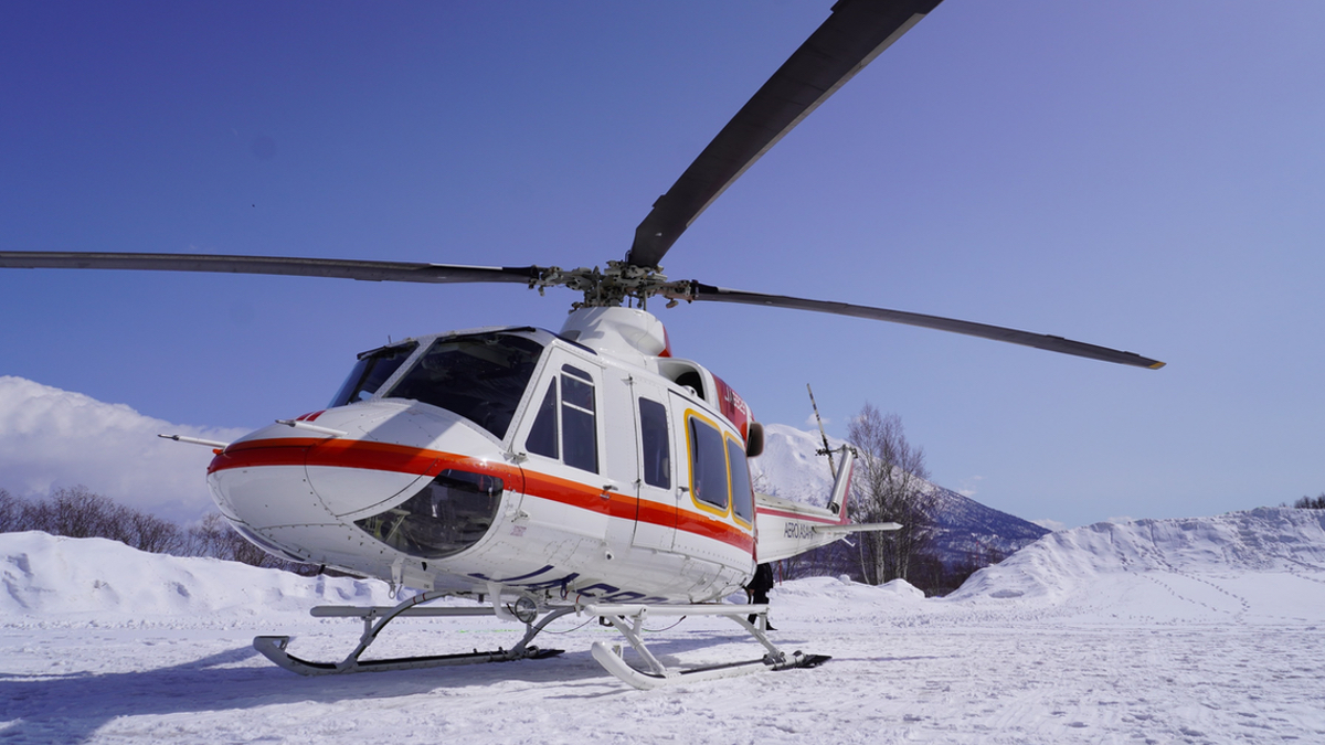 JR東日本・川崎重工ら、ヘリコプターを空飛ぶクルマに見立てた旅行商品