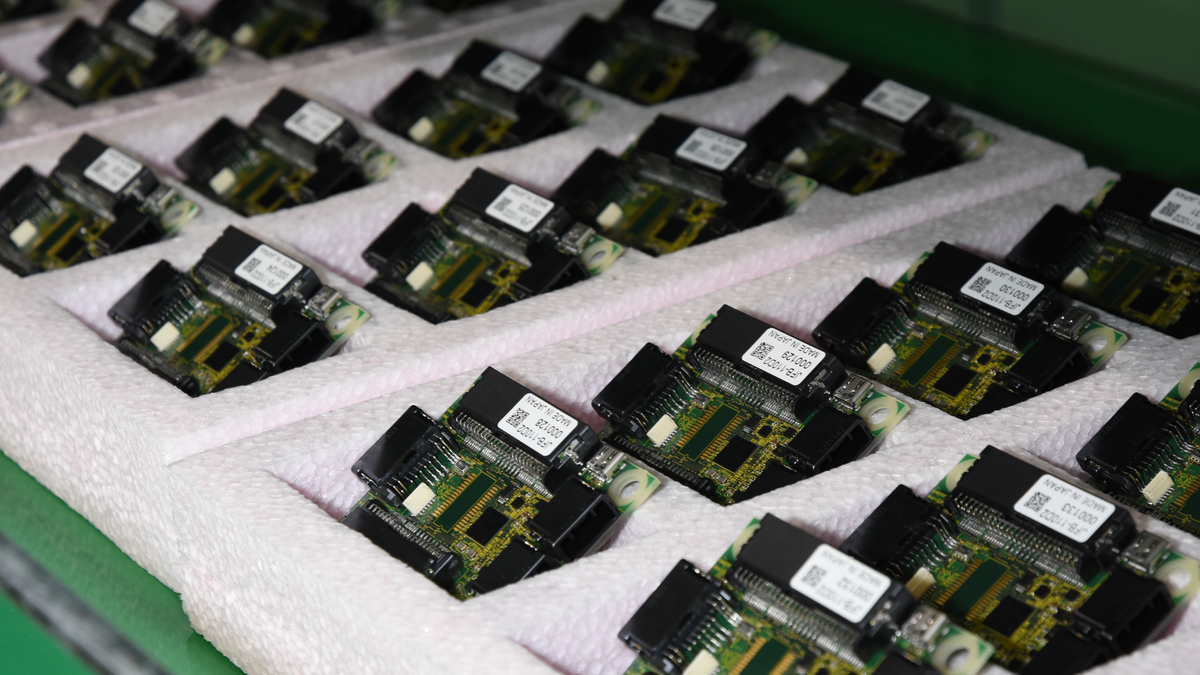 特集】航空機レベルの安全性をドローンへ、日本航空電子工業が次世代フライトコントローラー「JFB-200」を発表 - ドローンジャーナル