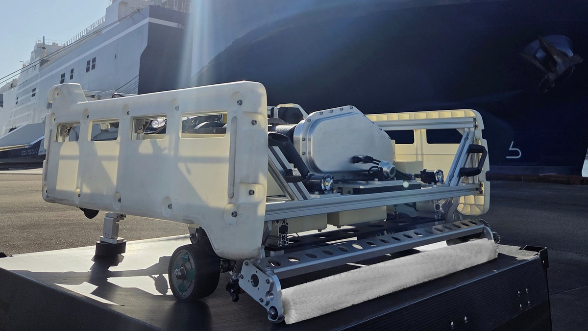 フルデプス、NEDO採択技術を活用した船底清掃ロボットの実機デモ公開へ