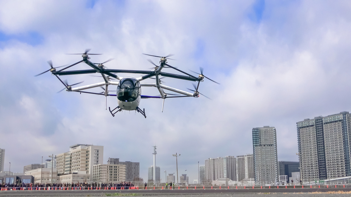 SkyDrive、東京での空飛ぶクルマ初デモフライトに成功 - ドローン