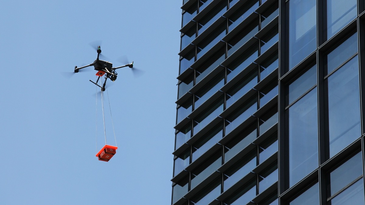 ドローン（drone）とドローンを活用したビジネスの専門メディア 